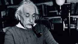 愛因斯坦拍照為啥要吐舌頭? 其實並非PS合成, 真實原因你想象不到
