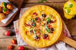 彩虹披薩五彩斑斕，配菜豐富芝士濃厚，香鹹適中好吃健康