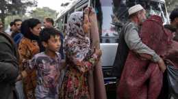 想要活命只能逃！大批阿富汗難民流離失所，伊朗成第一庇護所
