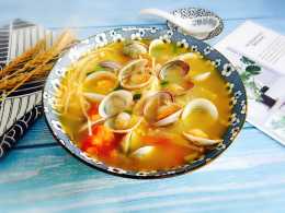 番茄菌菇蛤蜊湯，清淡爽口，味美鮮香，低脂低卡營養高，老少皆宜