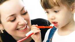 為什麼大人刷牙時會“乾嘔”，小孩子刷牙卻不會？父母趁早知道好