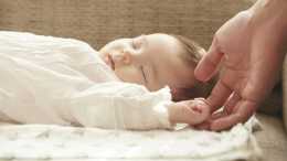 寶寶睡著後為什麼會笑？小寶寶也會做夢嗎？這三個原因你知道嗎？