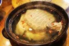 清燉元魚湯，肉嫩湯鮮別有一番滋味，是冬季的一道滋補聖品