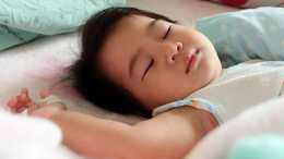 “愛睡懶覺”孩子的福音來了, 早於8點起床, 身高或將比同齡人矮