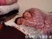 萌娃變身親爸的“暖寶寶”火了，網友：這睡姿也太適合冬眠了吧！