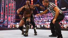 “痛扁企業”正式土崩瓦解，“國王”科爾賓要拿WWE冠軍了？