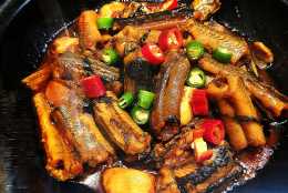 酒店大廚講述“砂鍋鱔魚”的做法，滿滿的小技巧，簡單又美味！