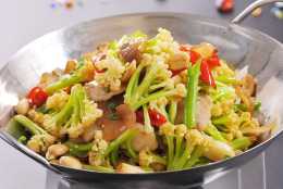 乾鍋花菜的家常做法。多加這兩步，老公是越吃越想