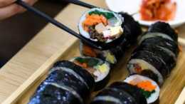 如何做壽司：6個簡單步驟讓您成為壽司大王，誰都可以做