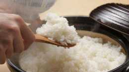 蒸米飯時，這個小技巧很重要，否則米飯不軟不香，吃著還沒嚼勁
