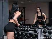 為什麼建議你多做力量訓練女生堅持力量訓練，身材能有多好