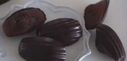 巧克力瑪德琳小巧精緻,巧克力味醇香濃郁,入口香脆非常