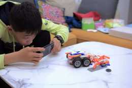 解放孩子天性，Lecoo超能爭霸機器人，讓孩子在玩耍中學會程式設計